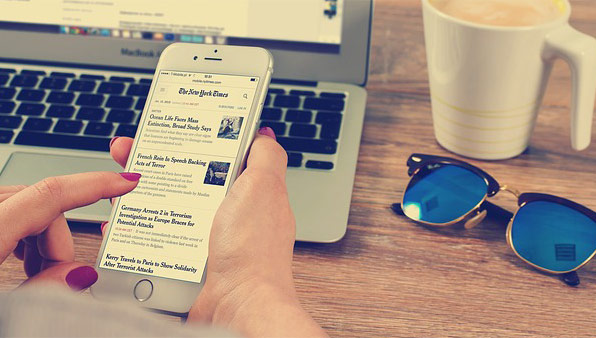 hand holding a cell phone